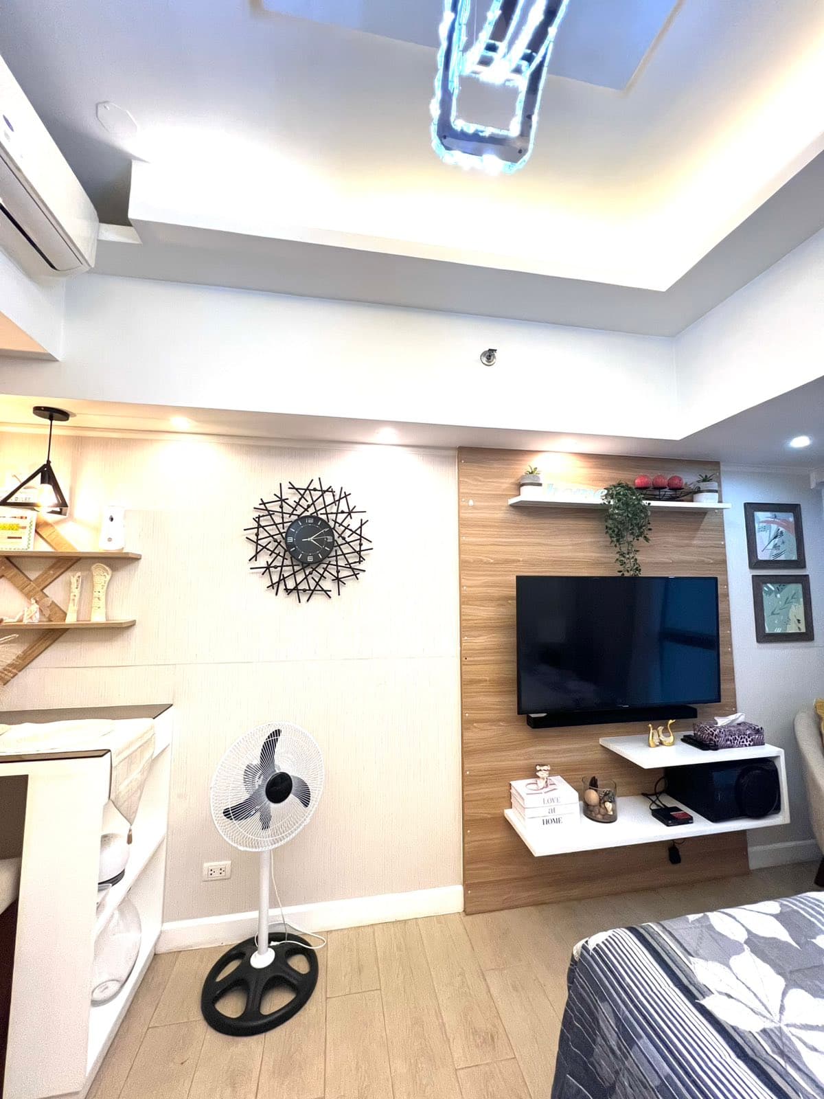 Eastwood City, QC Condo ā photo 2 of 14