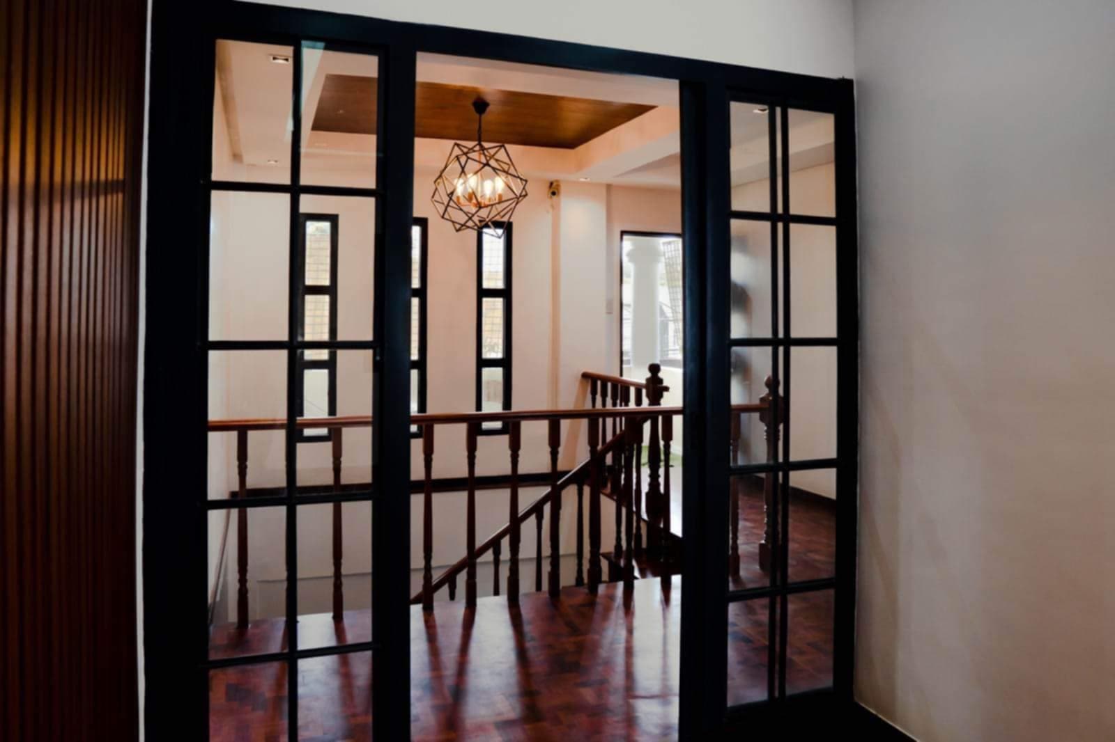 Mandaluyong Property (Income-generating) — photo 15 of 16