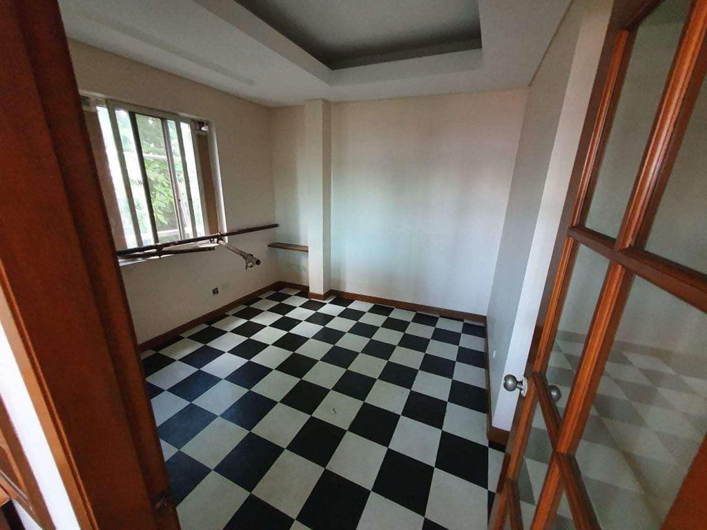 Pasig City Office / Commercial Building — photo 3 of 8